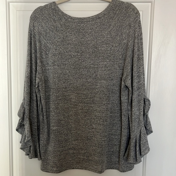 Banana Republic Women's Flutter Sleeve Sweater Sz Med- Like New! - Picture 2 of 4